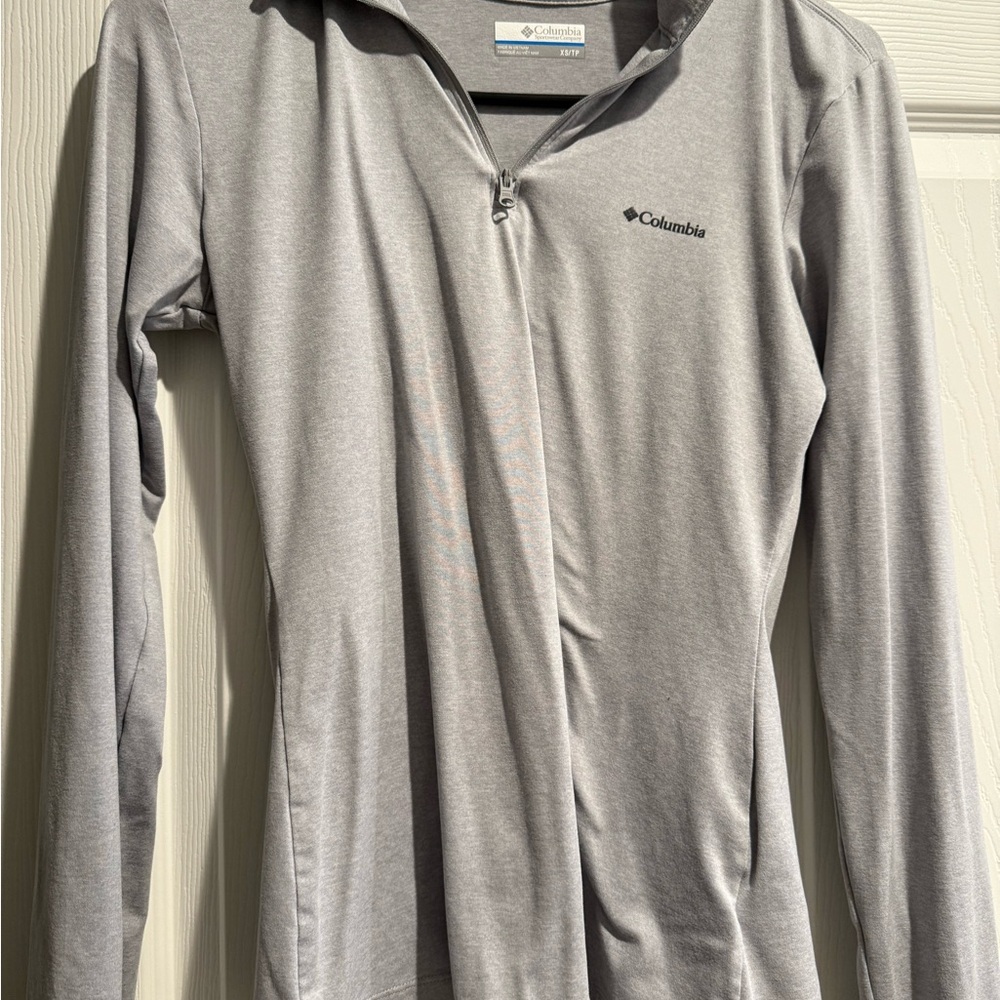 Columbia Light Gray Sportswear Top